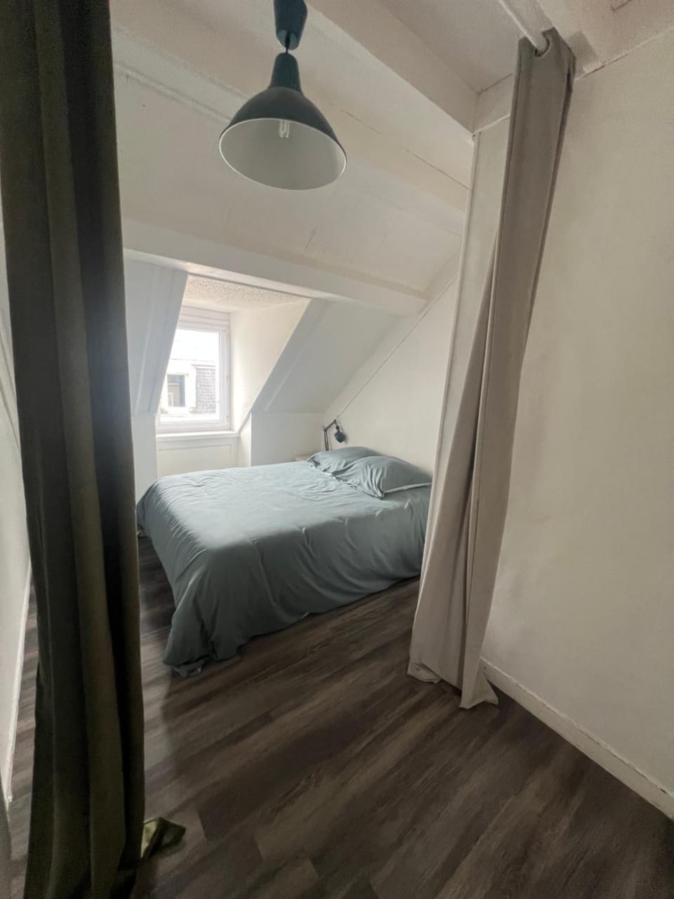 WingFlat Appartement Entier Centre Ville Proche Naval Cité de la mer Quartier Calme Apartment in Normandy