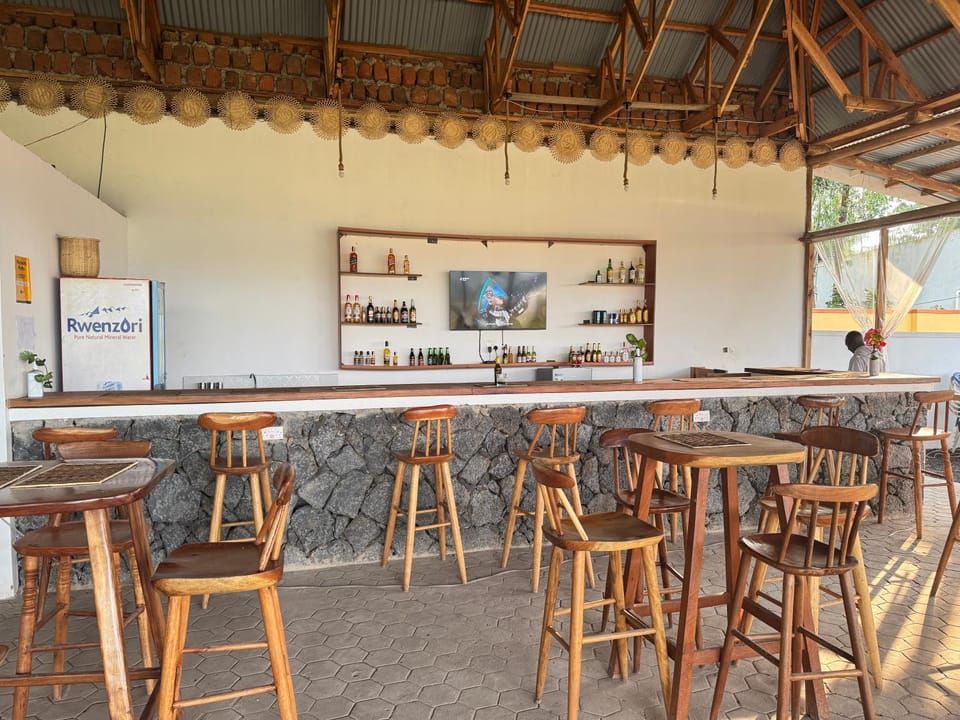 Restaurant/places to eat, Lounge or bar