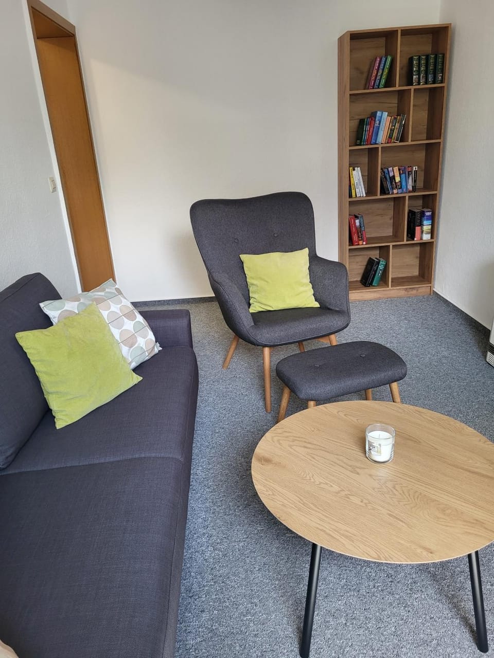 Library, Living room, Seating area