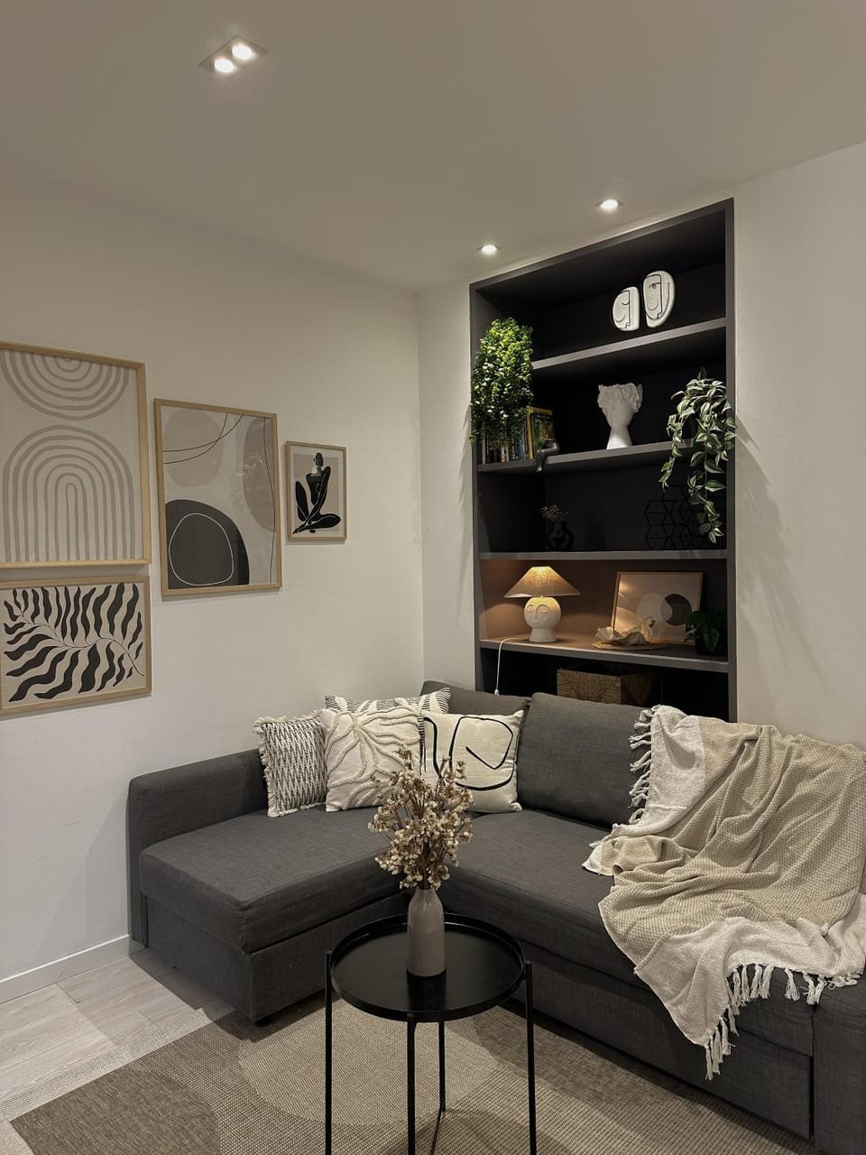 Living room, Seating area