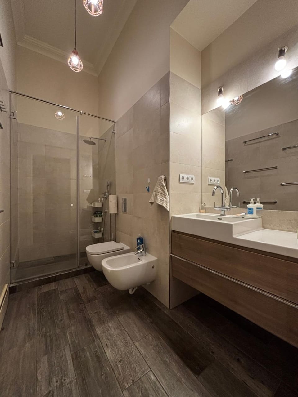 Gellert Square Family Residence - Premium Stay in Buda Side's Cultural Center Apartment in Budapest