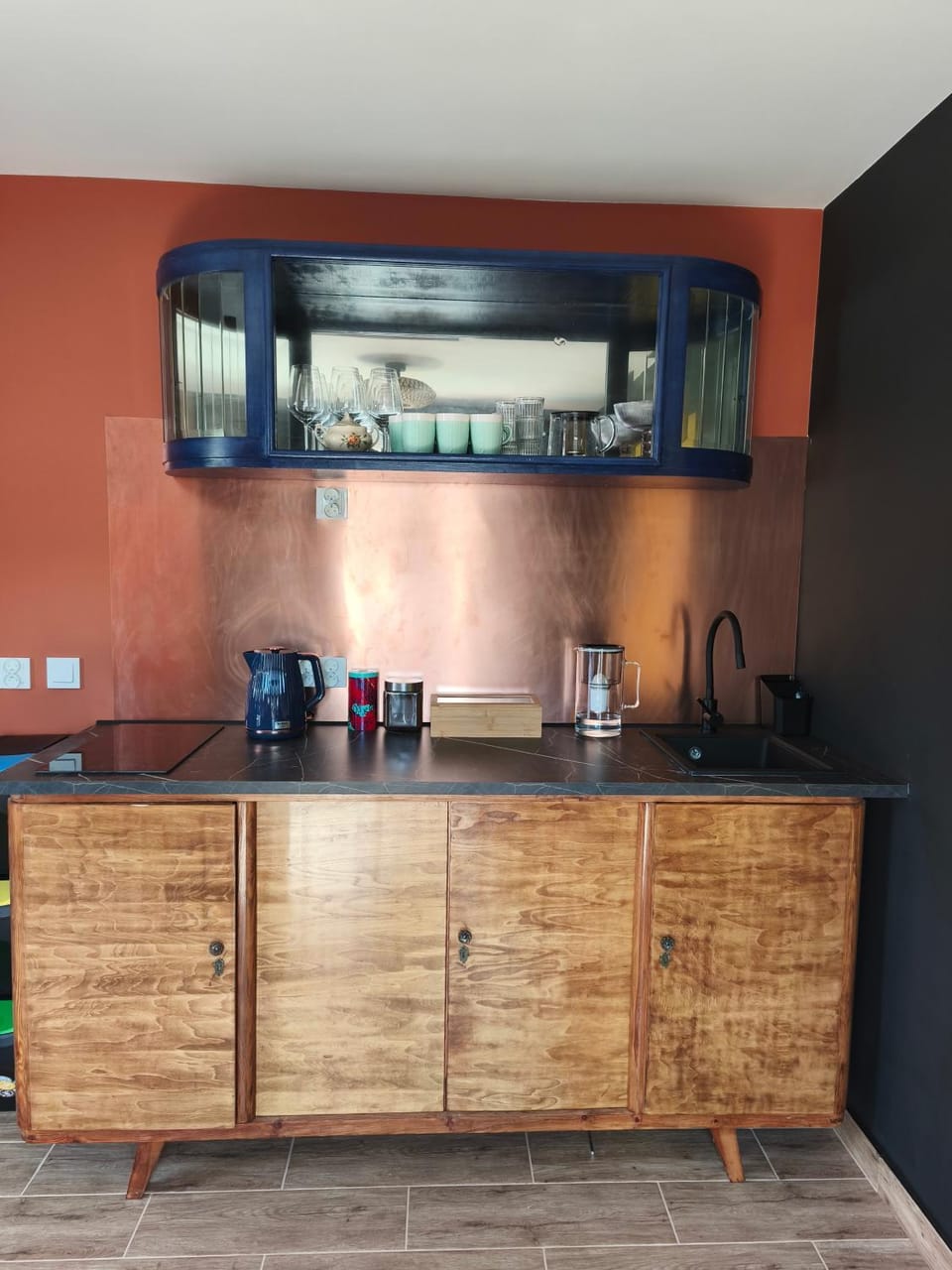 Coffee/tea facilities, Kitchen or kitchenette, Kitchen or kitchenette, stove