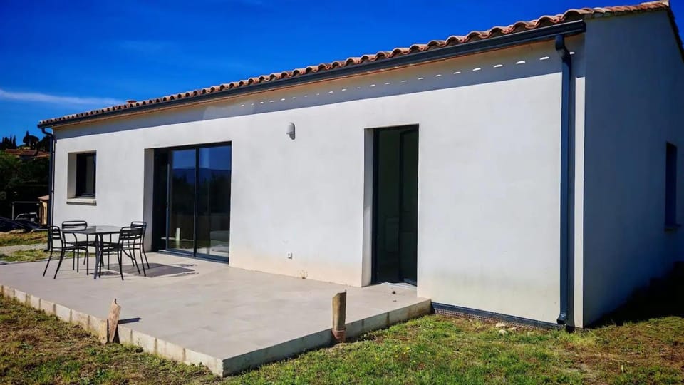 Property building, Patio, Day