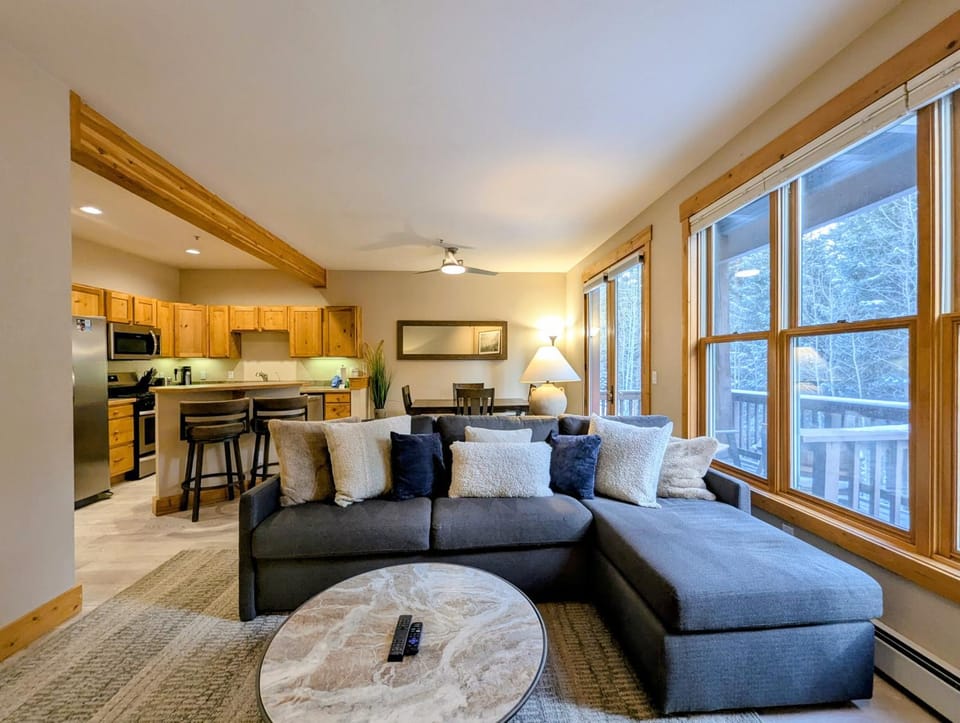 View (from property/room), Kitchen or kitchenette, Living room, Seating area, furniture