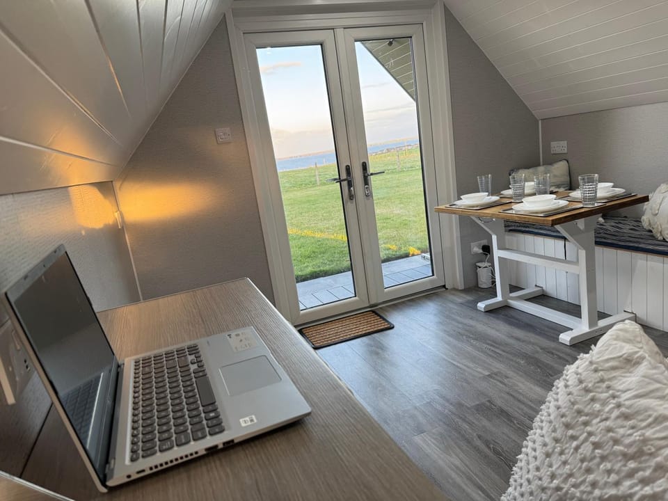 Kitchen or kitchenette, Photo of the whole room, Dining area
