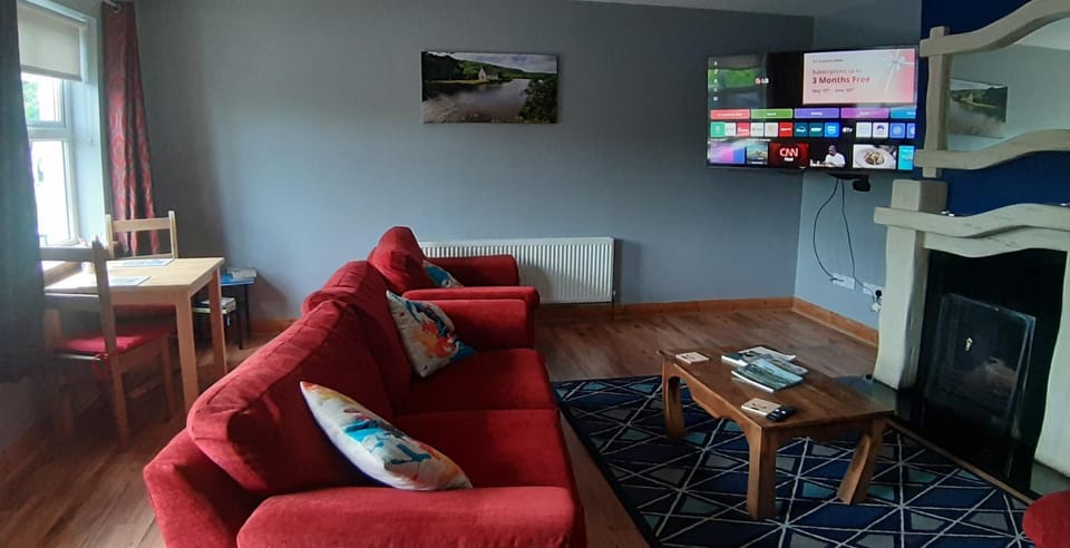 Communal lounge/ TV room, Seating area, Dining area
