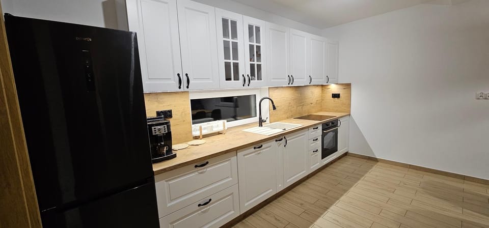 Kitchen or kitchenette, dishwasher, oven, pet friendly, stove