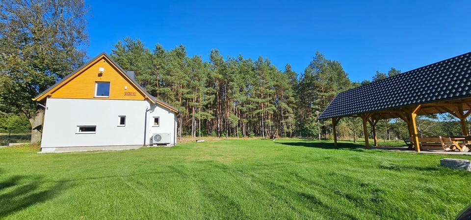 Property building, Spring, Day, Natural landscape, Garden, Garden view