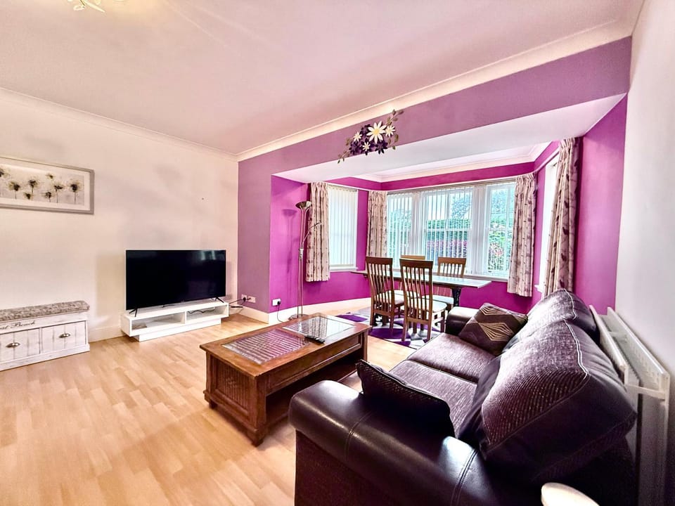 Spacious Iconic Lesmurdie House 2 bed, free WiFi and Parking Apartment in Elgin