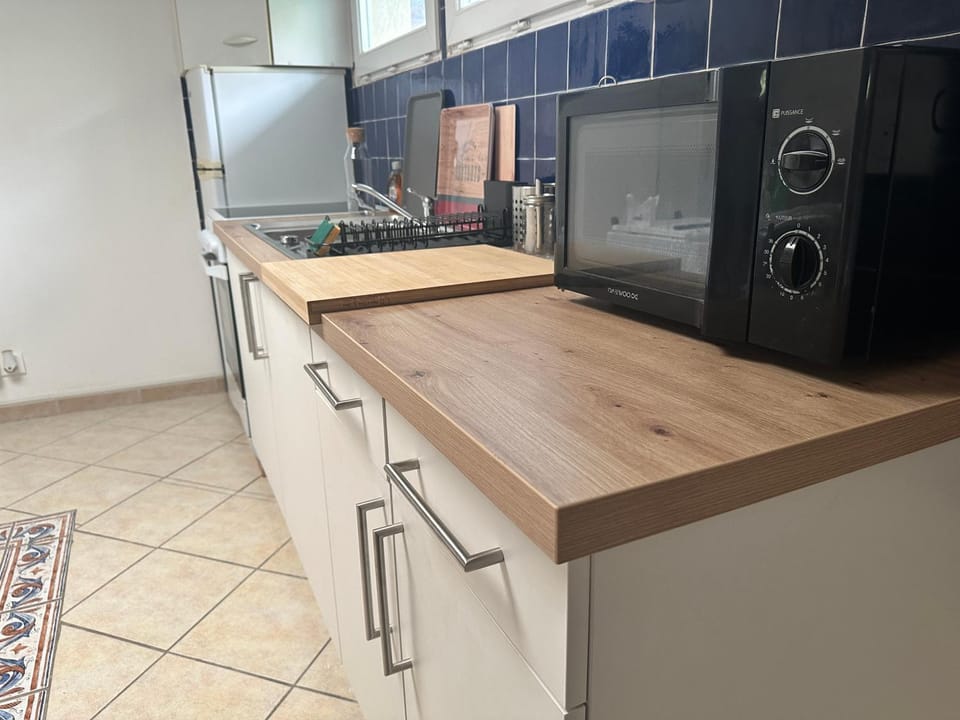 Kitchen or kitchenette, oven, stove