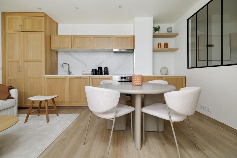 Coffee/tea facilities, Kitchen or kitchenette, Living room, Seating area, Dining area, minibar, pet friendly, stove