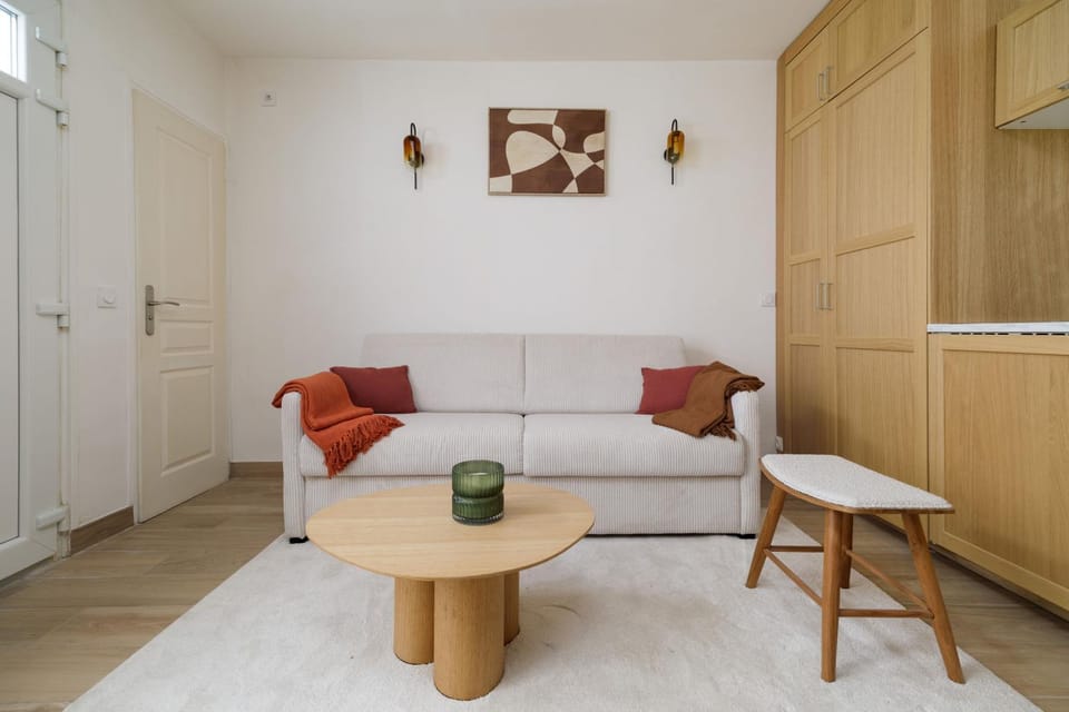 Living room, Seating area, Dining area, wardrobe