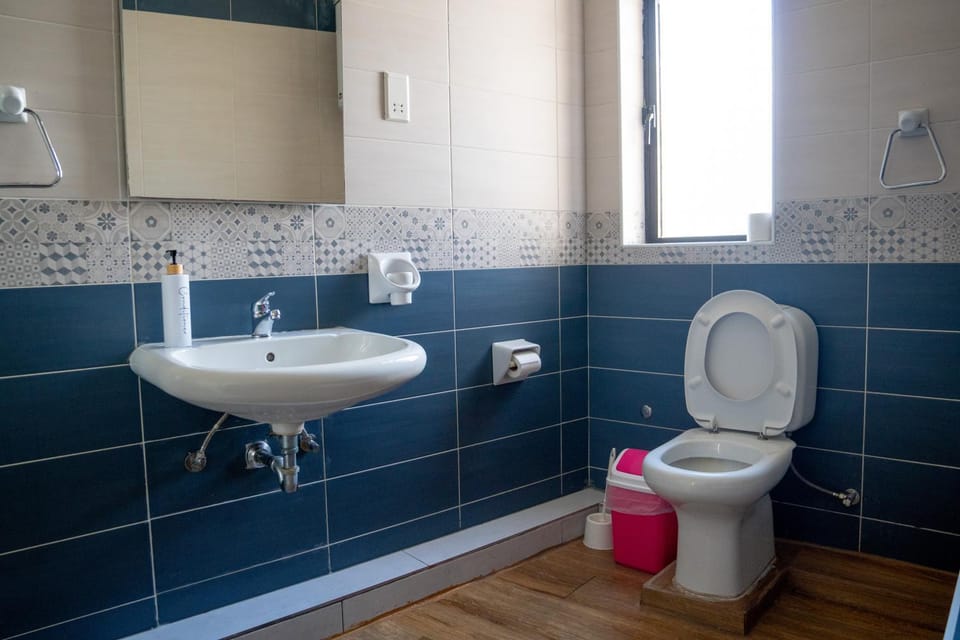 Toilet, Bathroom, bidet, towels