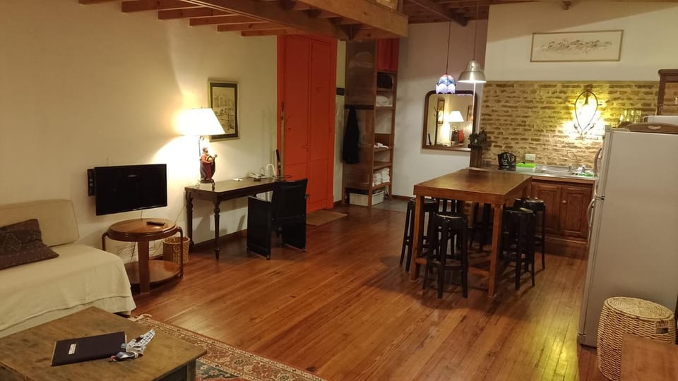 Communal lounge/ TV room, TV and multimedia, Kitchen or kitchenette, Living room, Seating area, Dining area