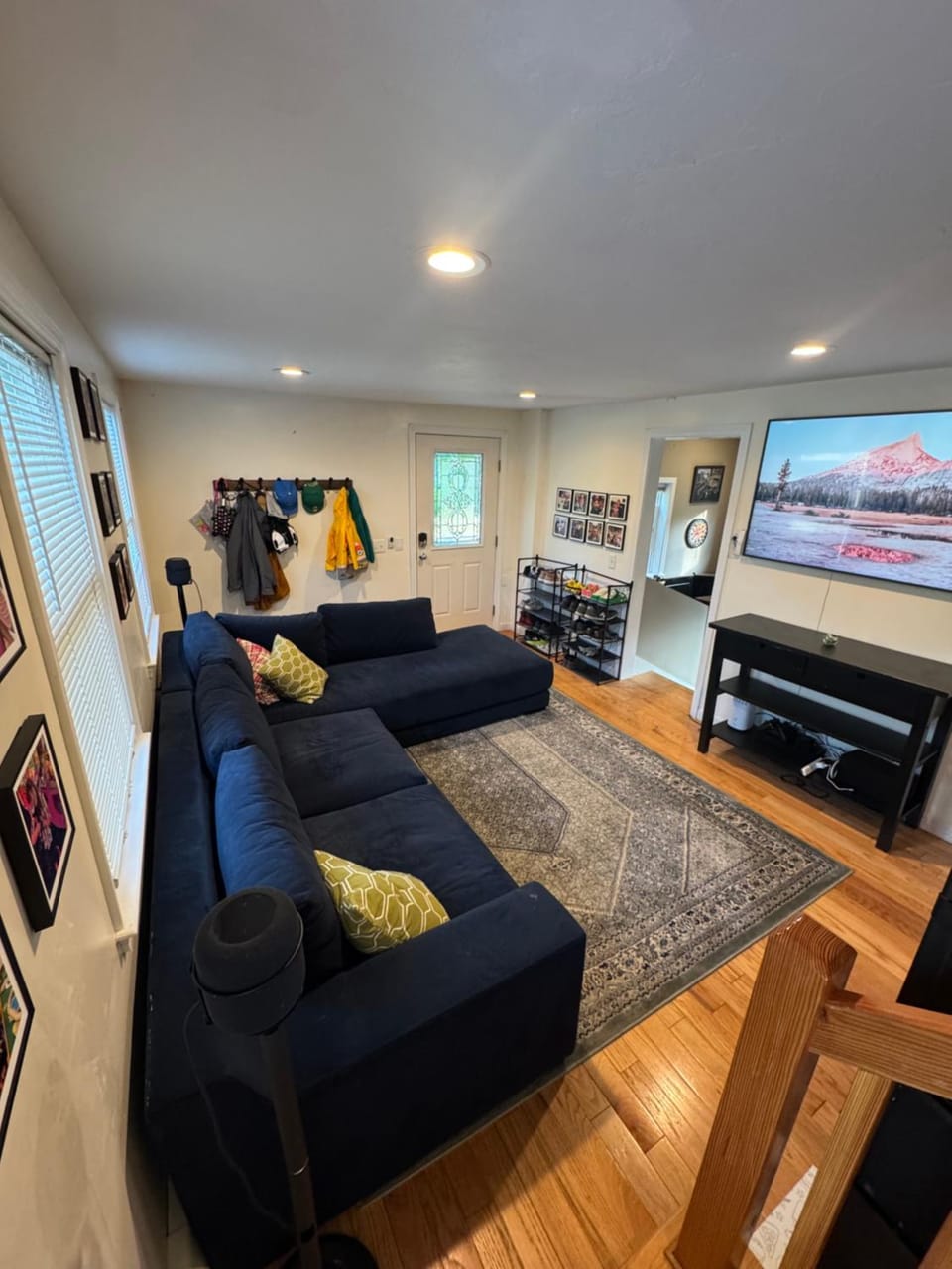 Cozy Modern 2BR Near Grays Beach House in Kingston