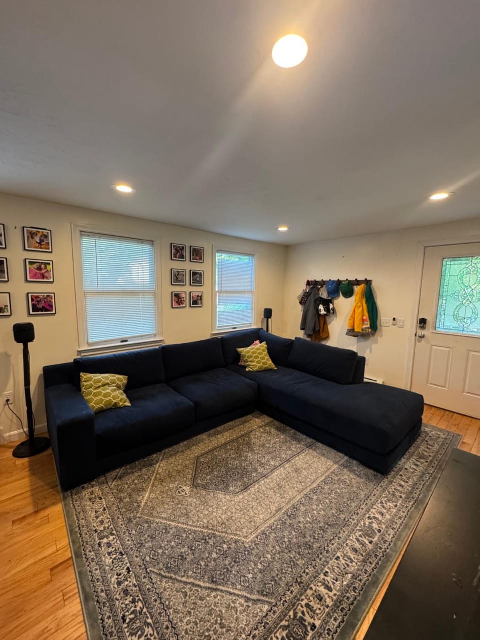 Cozy Modern 2BR Near Grays Beach House in Kingston