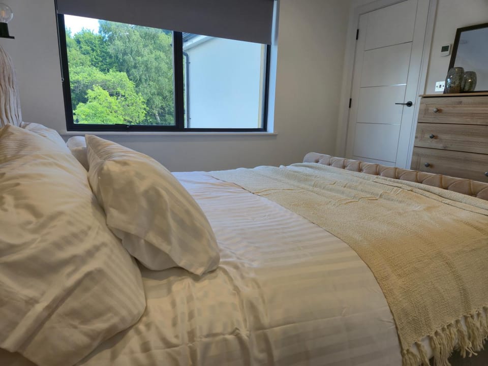 Bed, Bedroom, heating