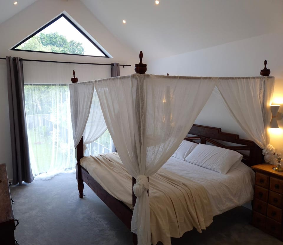 Bed, Photo of the whole room, Bedroom, heating, heating