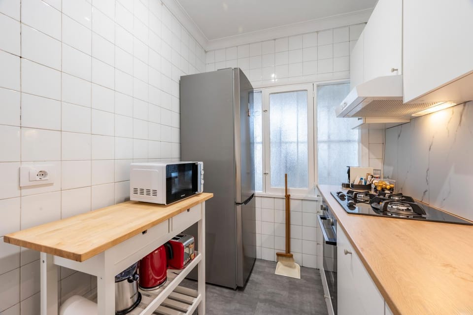 microwave, kitchen