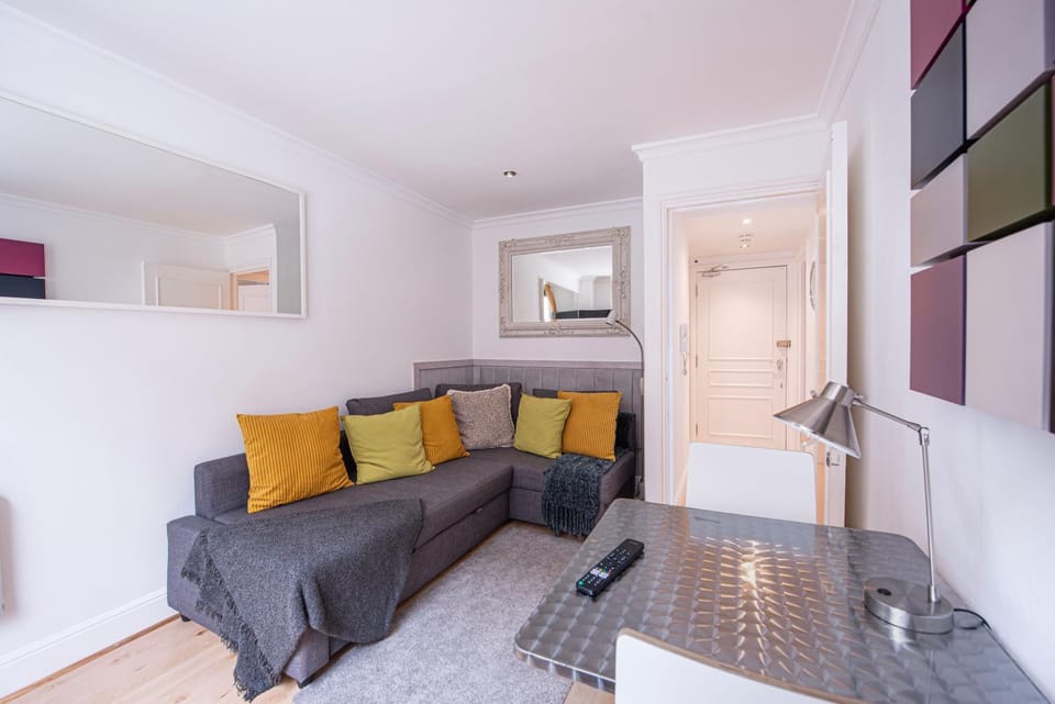 Bright Apt in Heart of Soho Apartment in City of Westminster