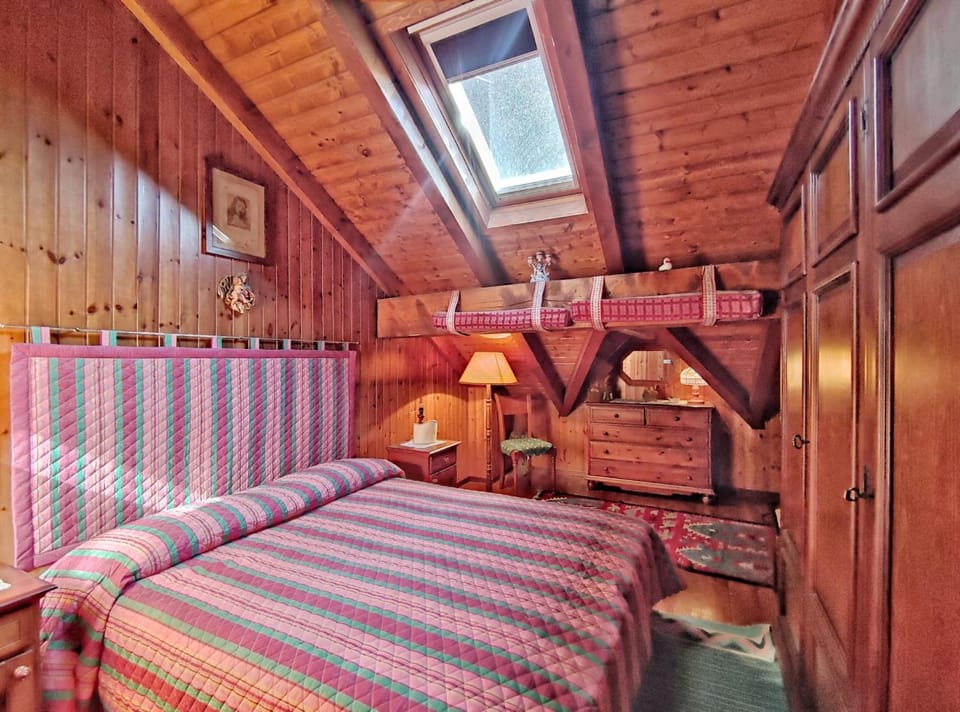 Bed, Photo of the whole room, Bedroom, heating, internet, wardrobe, wedding
