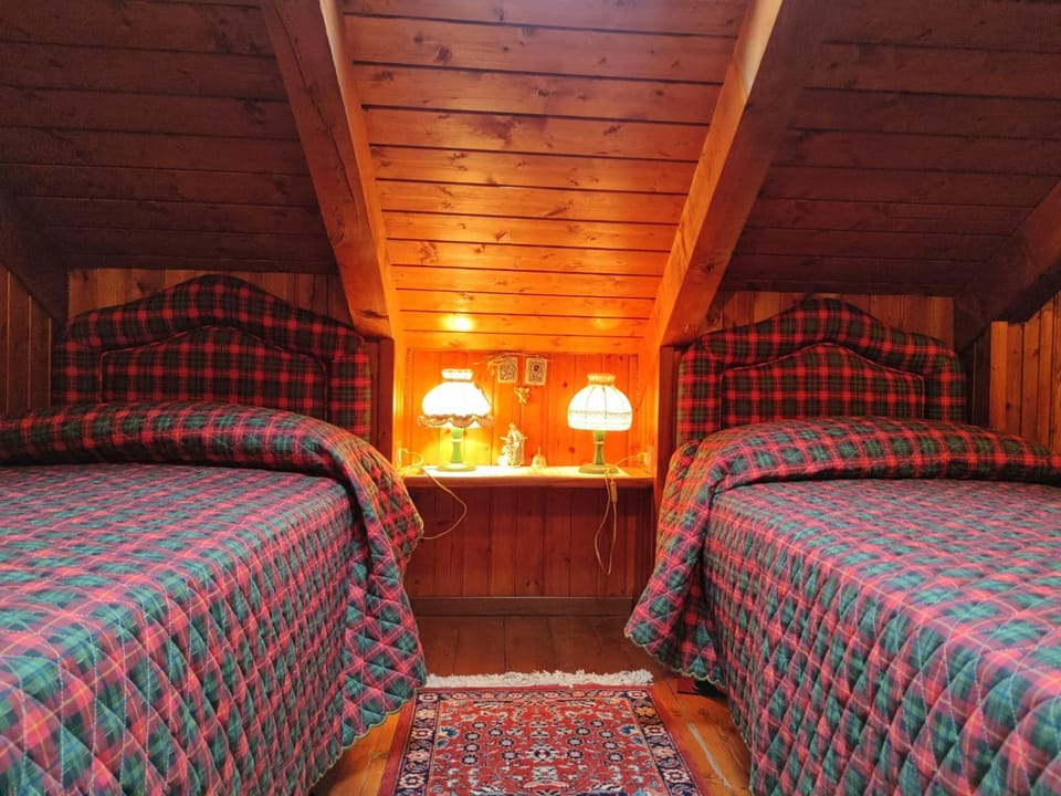 Bed, Photo of the whole room, Bedroom, internet