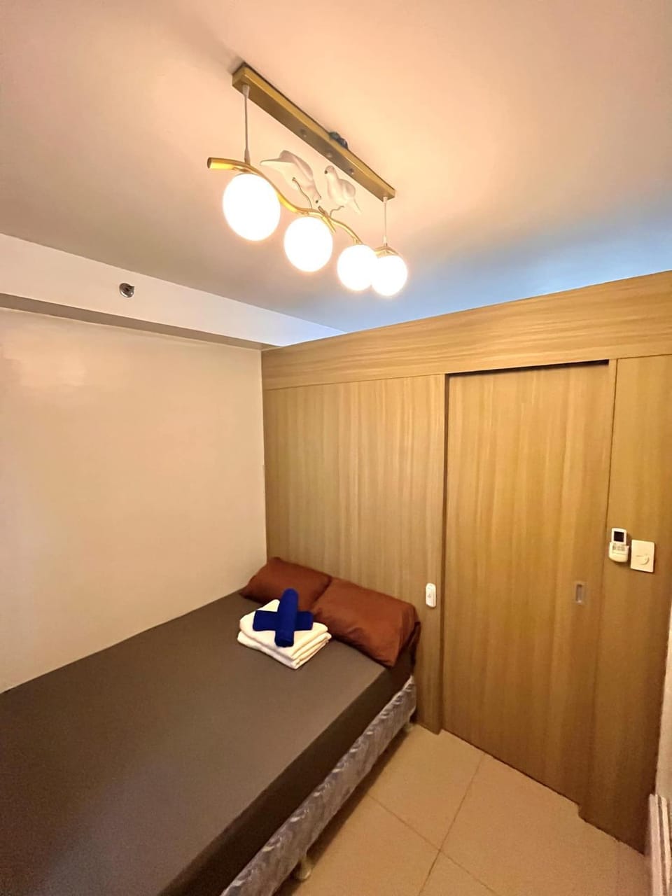 Shore 8109 onebedroomwbalcony Apartment in Pasay