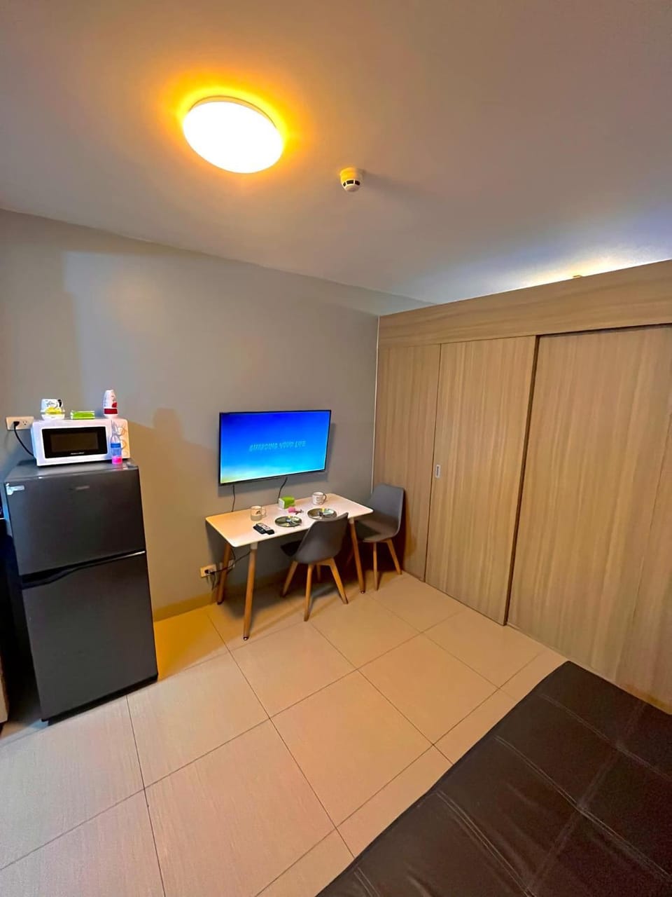 Shore 8109 onebedroomwbalcony Apartment in Pasay