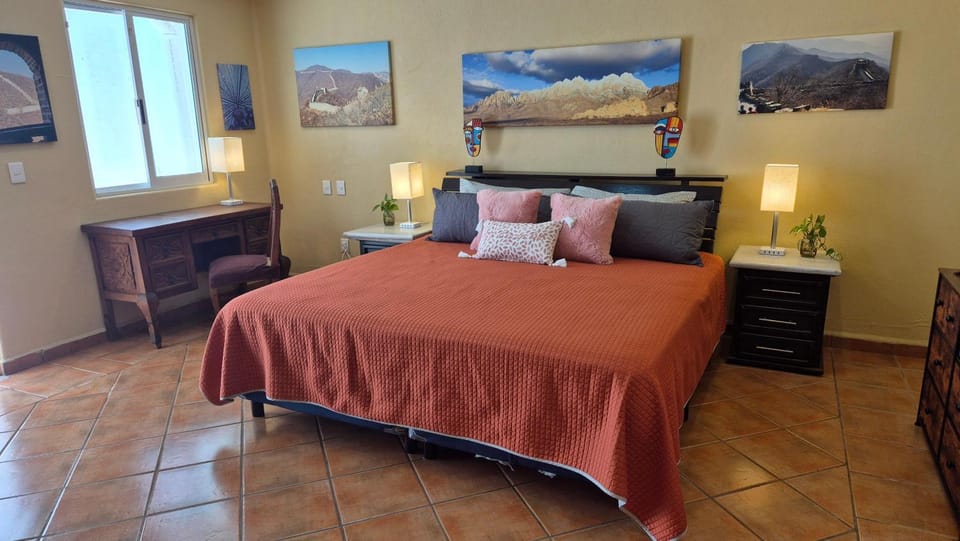 Bed, Photo of the whole room, Bedroom, air conditioner