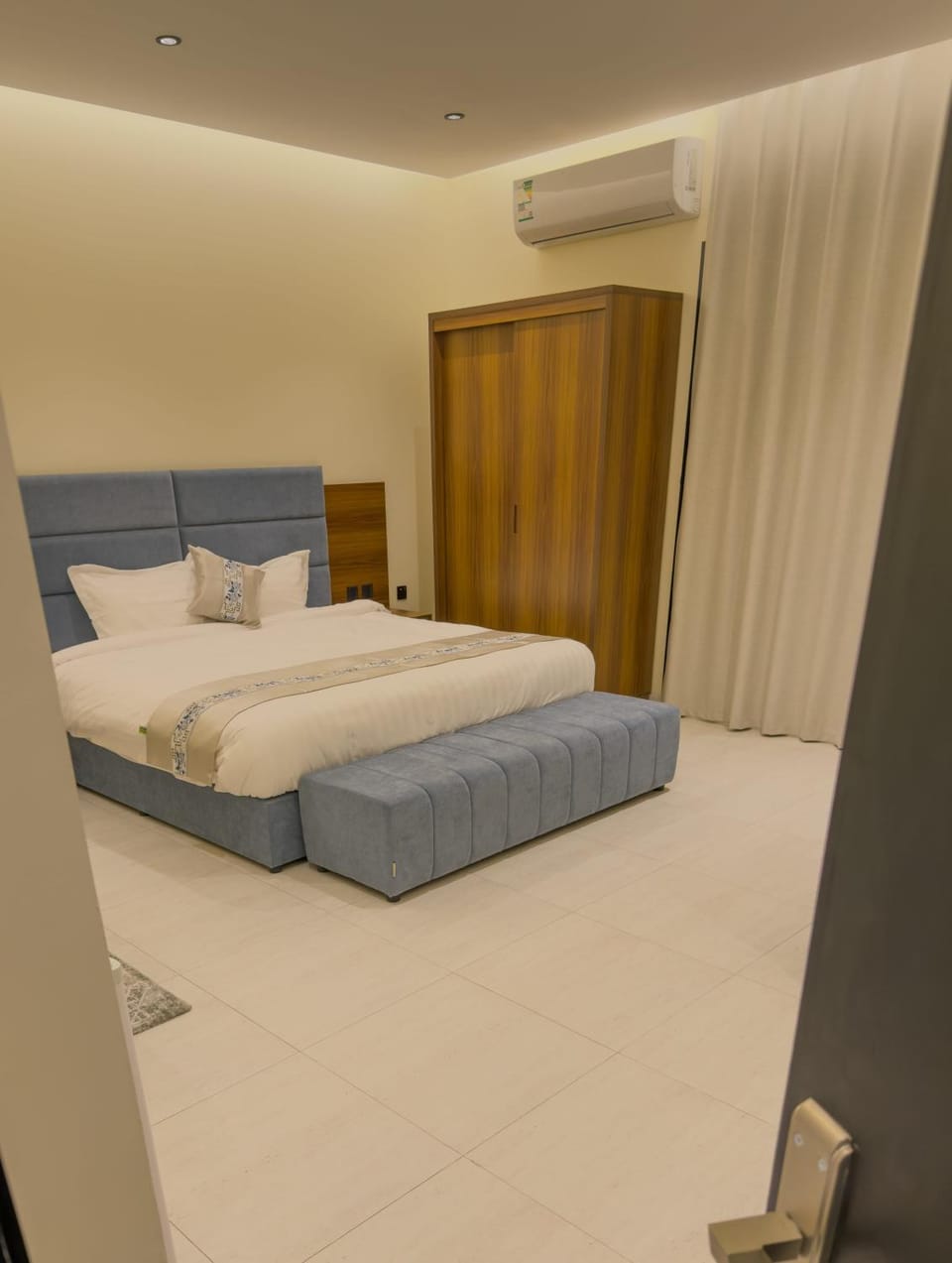 Bed, Photo of the whole room, Bedroom, towels, air conditioner