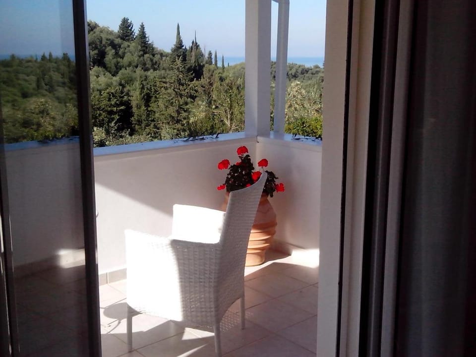 Mountain view, Sea view