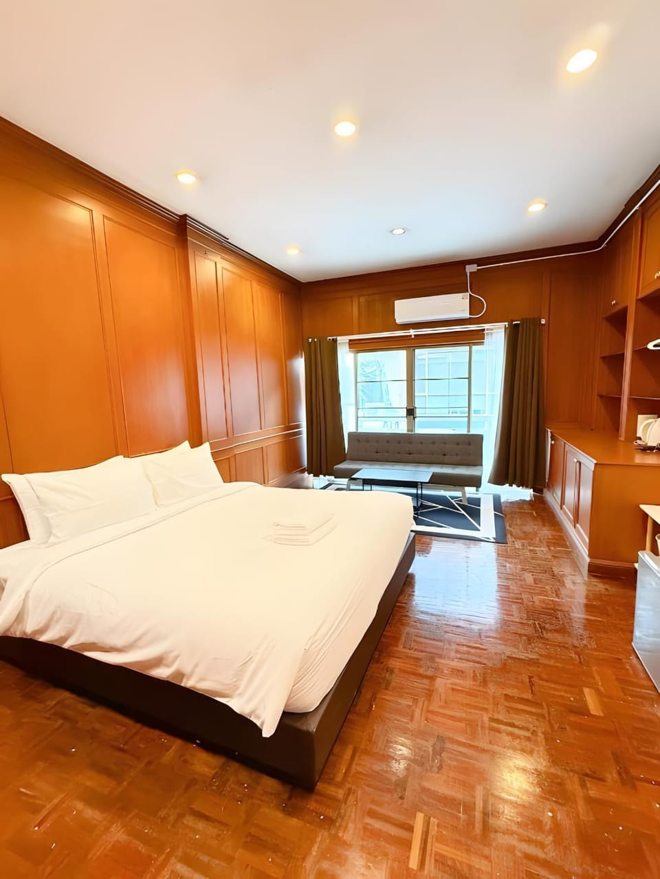 Bed, Photo of the whole room, Bedroom, air conditioner