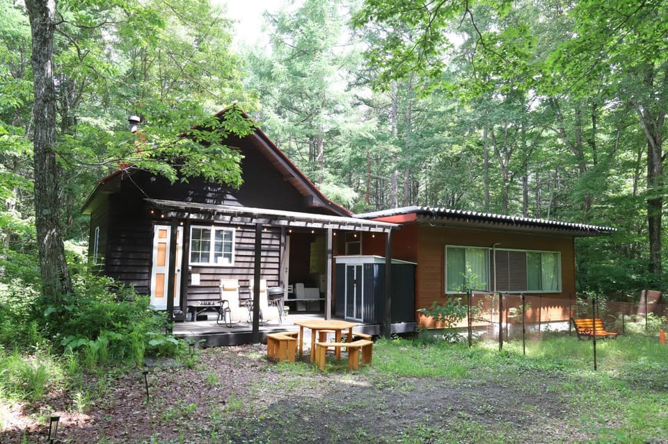 森のツインキャビン House in Nagano Prefecture