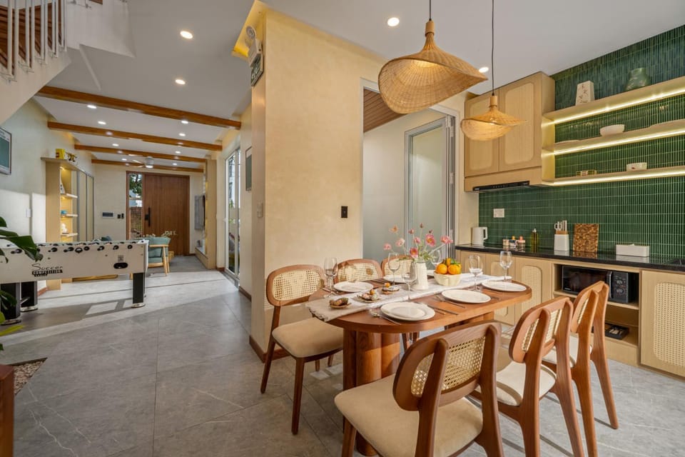 Kitchen or kitchenette, Seating area, Food