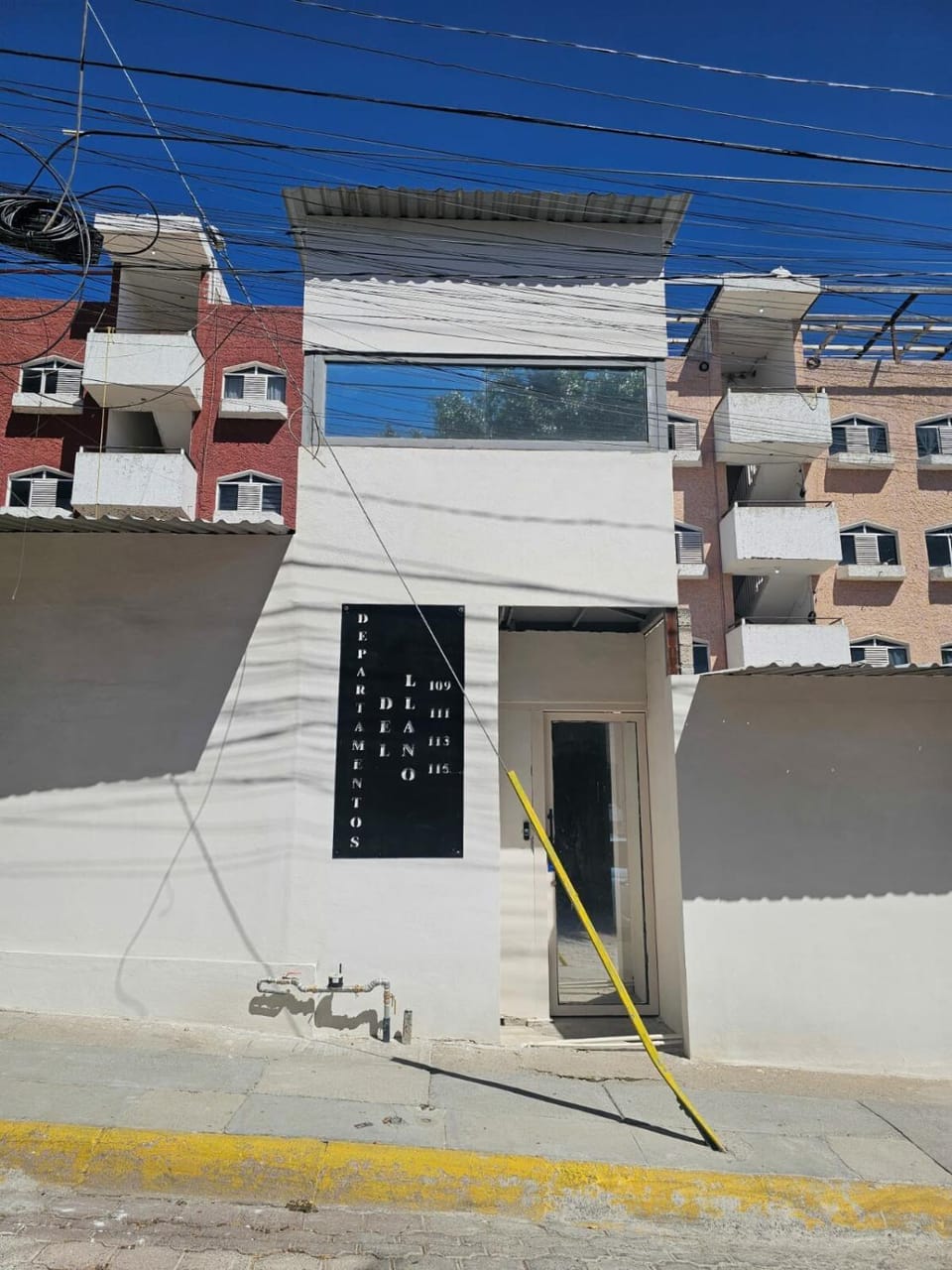 Facade/entrance