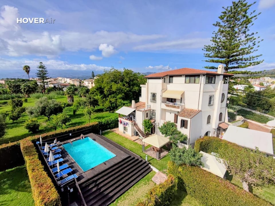 Property building, Day, Natural landscape, Bird's eye view, Garden, View (from property/room), Garden view, Landmark view, Mountain view, Pool view, Swimming pool, Inner courtyard view, sunbed