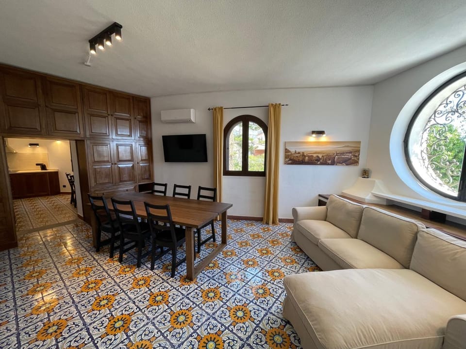 Day, TV and multimedia, Coffee/tea facilities, View (from property/room), Kitchen or kitchenette, Living room, Decorative detail, Seating area, Dining area, Garden view, Landmark view, Sea view, Quiet street view, Inner courtyard view, kitchen, air conditioner