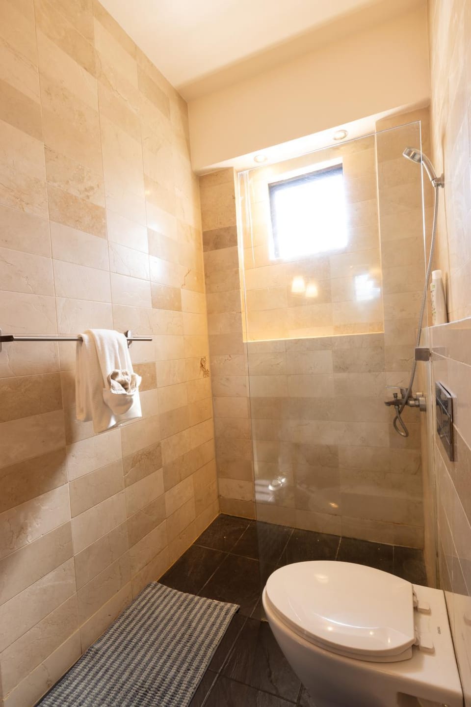 Shower, Toilet, Bathroom, towels