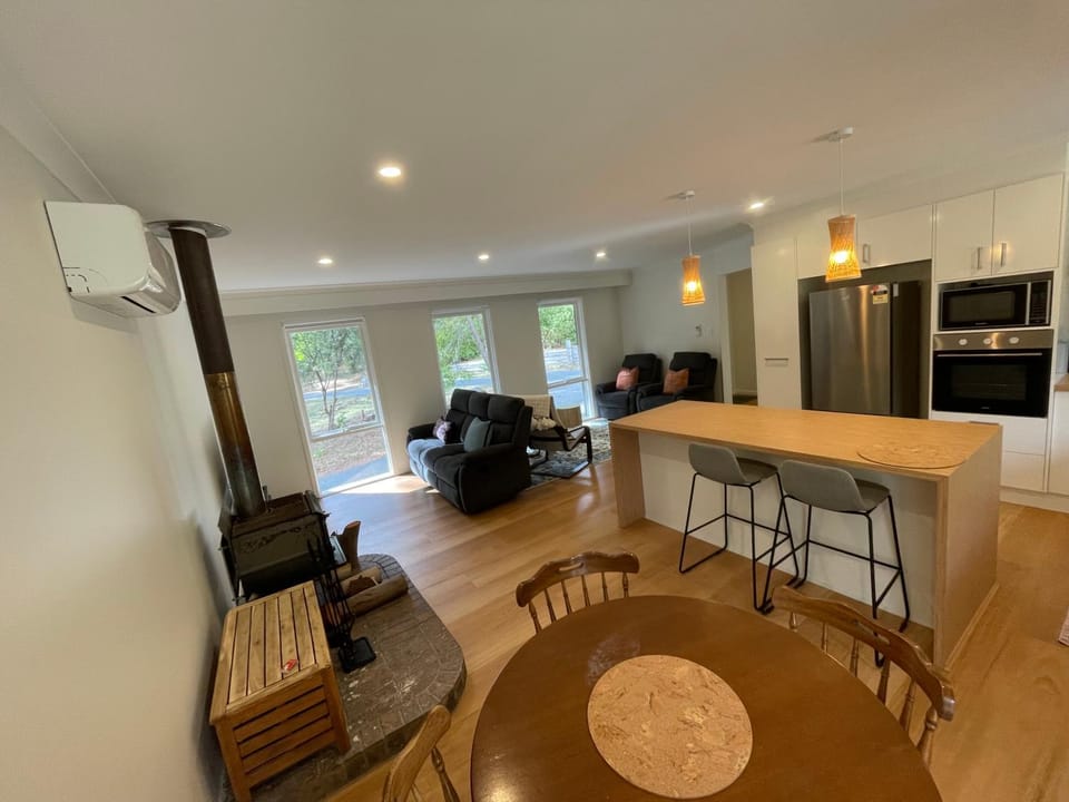 Dining area, fireplace, microwave, oven