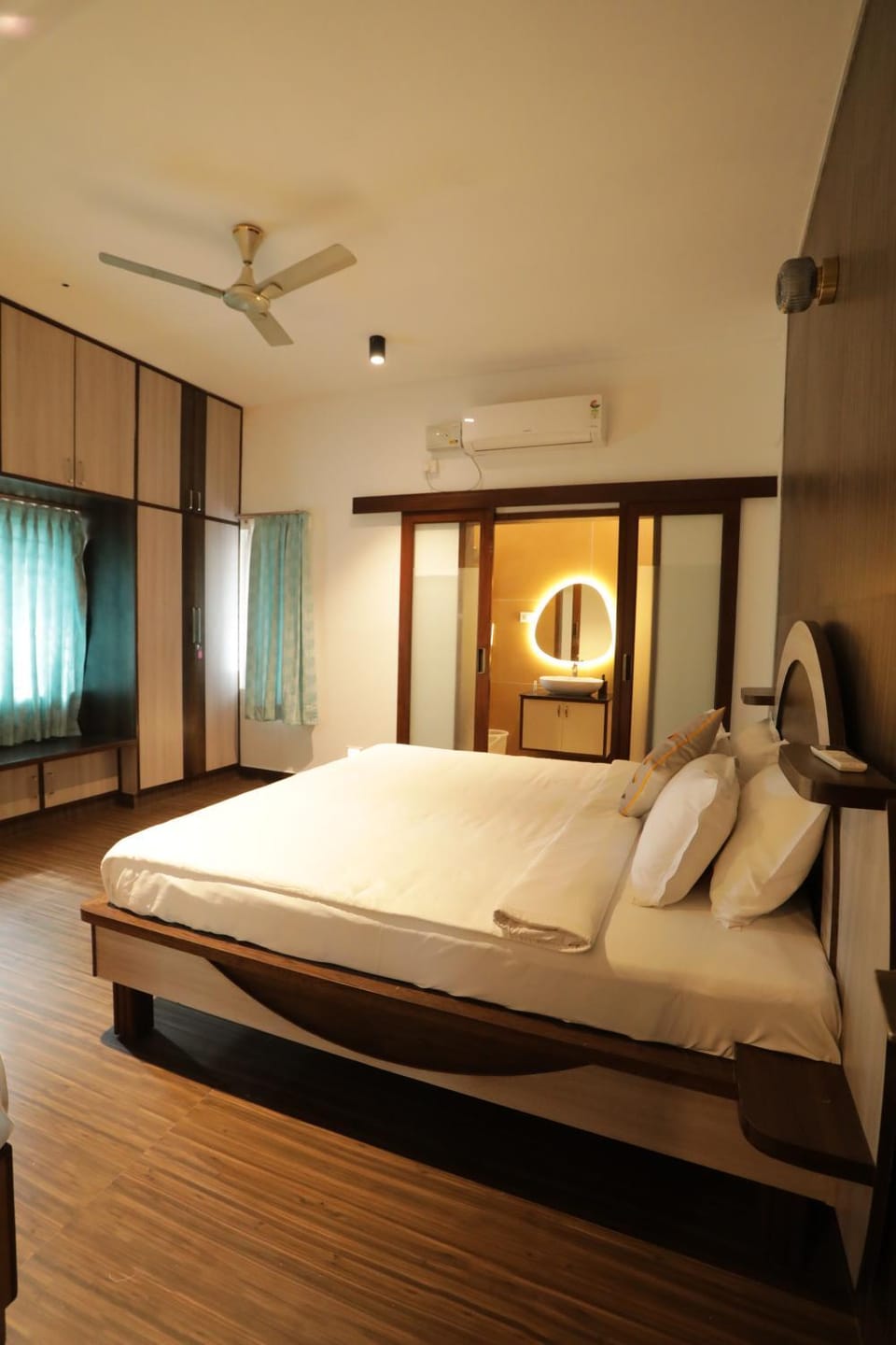 Miami - Private Jaccuzzi Villa in Bangalore House in Tamil Nadu