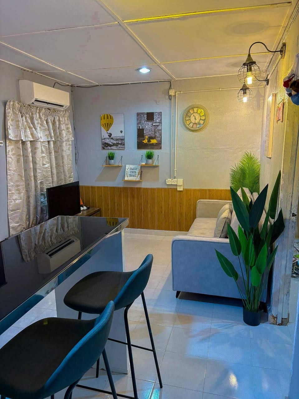 Living room, Seating area, Dining area, air conditioner