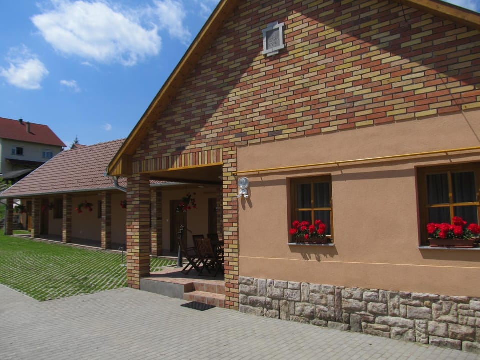 Tavi Fészek Vendégház Bed and Breakfast in Hungary