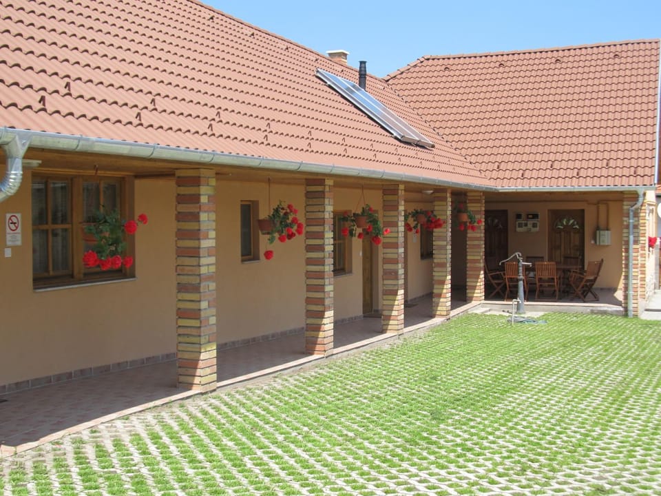 Tavi Fészek Vendégház Bed and Breakfast in Hungary