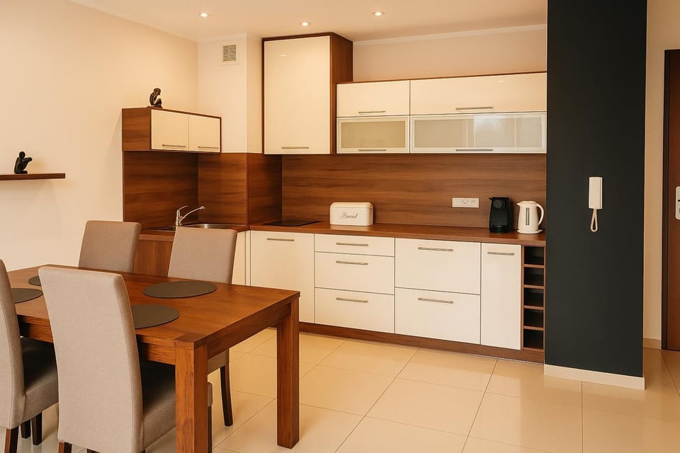 Coffee/tea facilities, Kitchen or kitchenette, stove, toaster