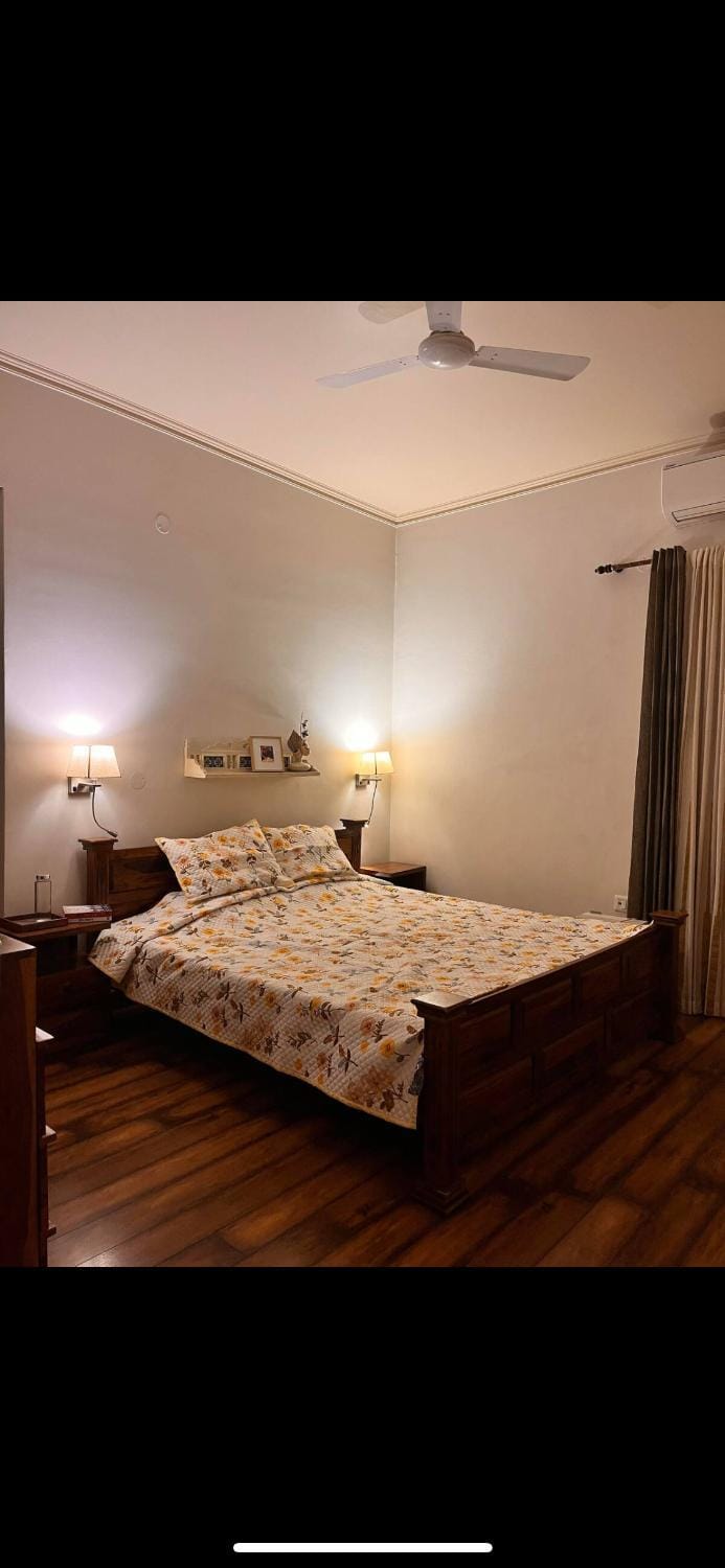 Charming 2-Bed, WFH friendly flat near Airport Apartment in Gurugram