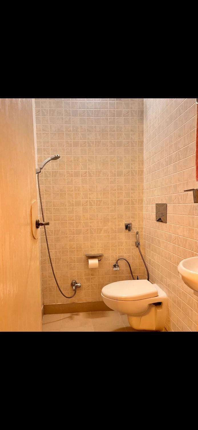Charming 2-Bed, WFH friendly flat near Airport Apartment in Gurugram