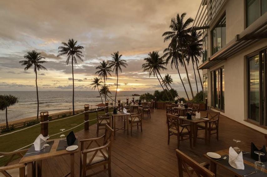 Property building, Restaurant/places to eat, Breakfast