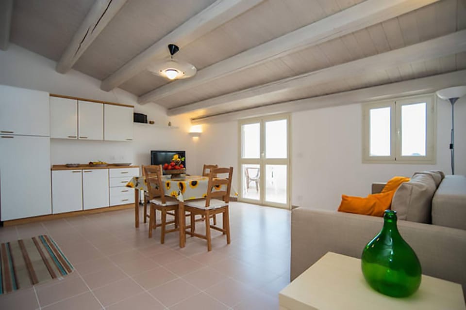 TV and multimedia, Living room, Photo of the whole room, Dining area