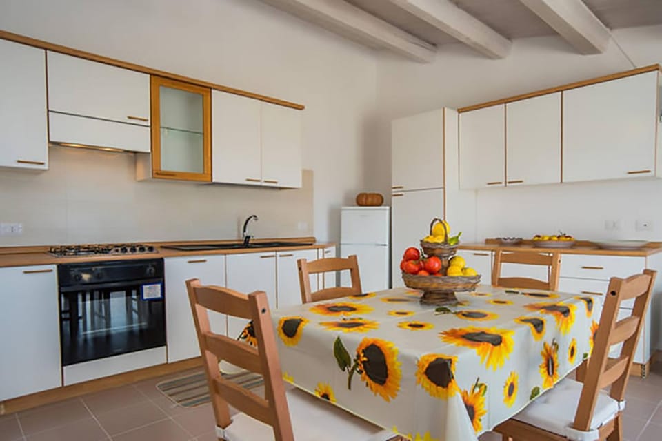 Coffee/tea facilities, Dining area