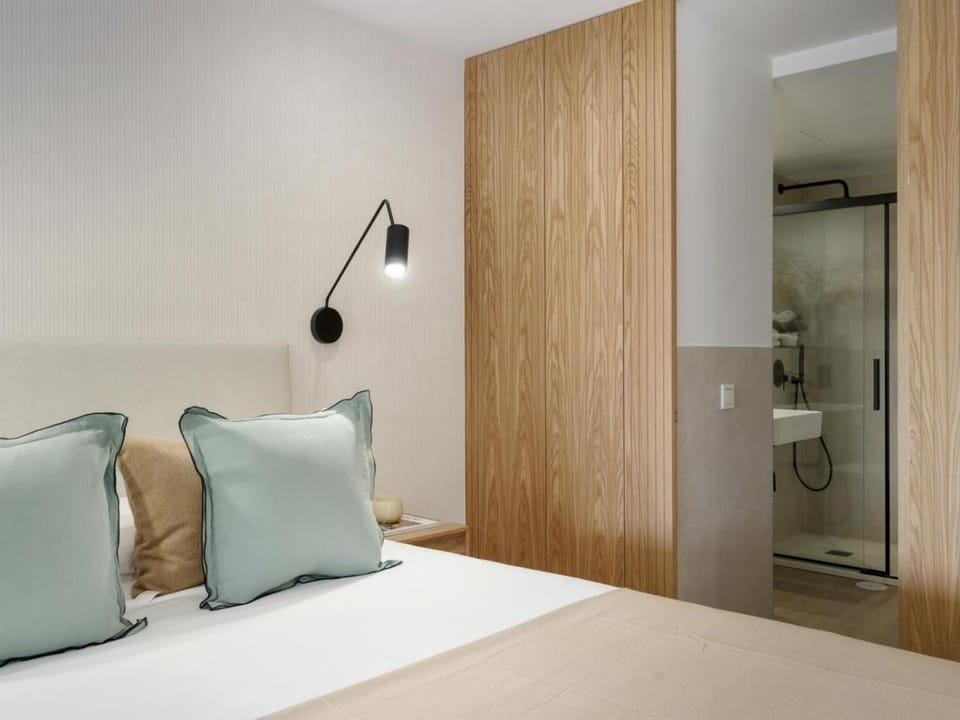 Bed, Bathroom, wardrobe